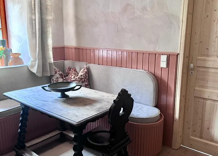 Larogys Hideaway Хермагор