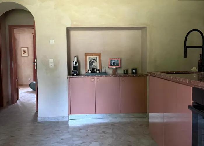 Larogys Hideaway Апартаменты